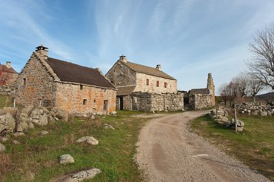 Hameau de Bellecoste entre Mas Camargues et Mas de la Barque