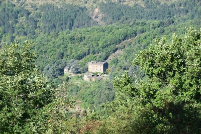 Vue sur le château de Montvaillant