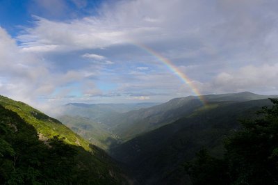 Vue plongeante sur la vallée de l'Hérault