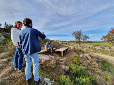 Le mobilier au Roc des Loups avec le concepteur et les fabricants