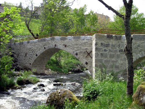 Le pont Romain sur le Grandrieu