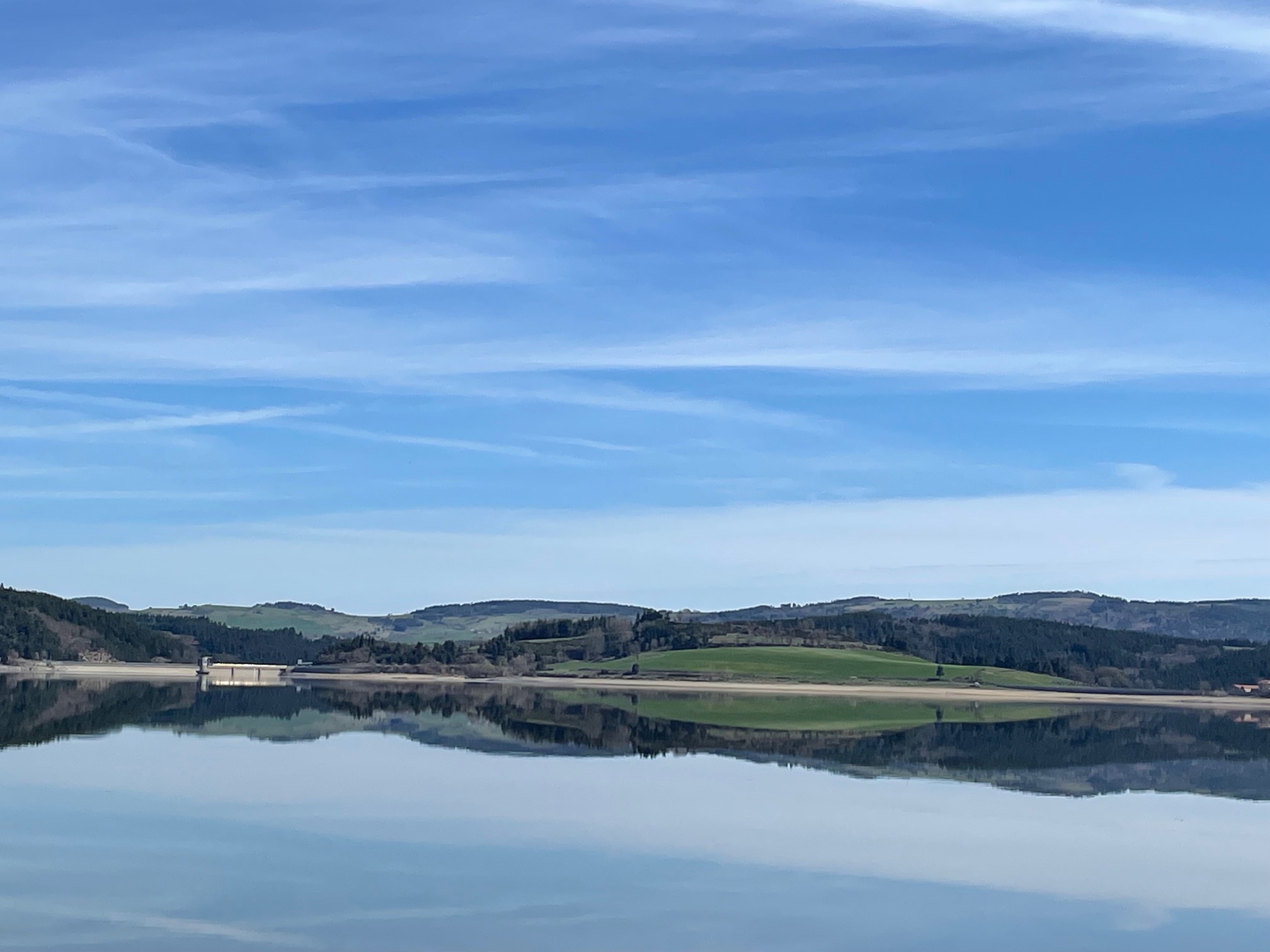 Le grand lac de Naussac