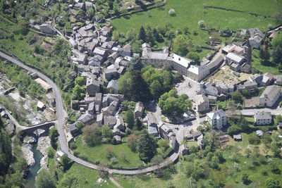 Vue aérienne de Vébron