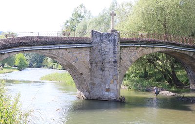 Pêcheur sous le Pont des Salelles