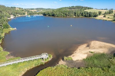 Le berges du Lac du Moulinet
