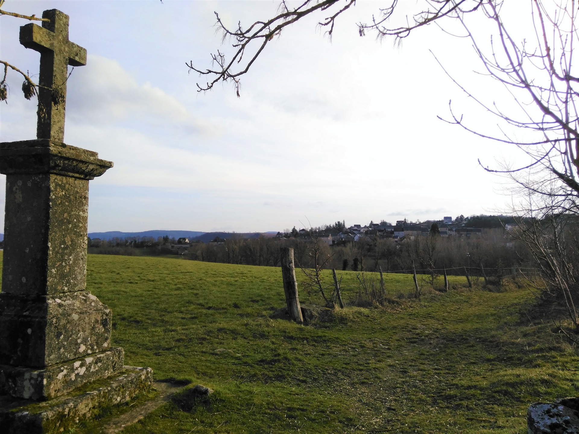 La croix du Teldes aux abords du bourg de Saint-Germain-du-Teil