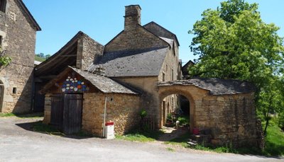 Un des hameaux sur le Truc de Saint-Bonnet