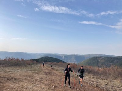 piste coureurs batons et vue