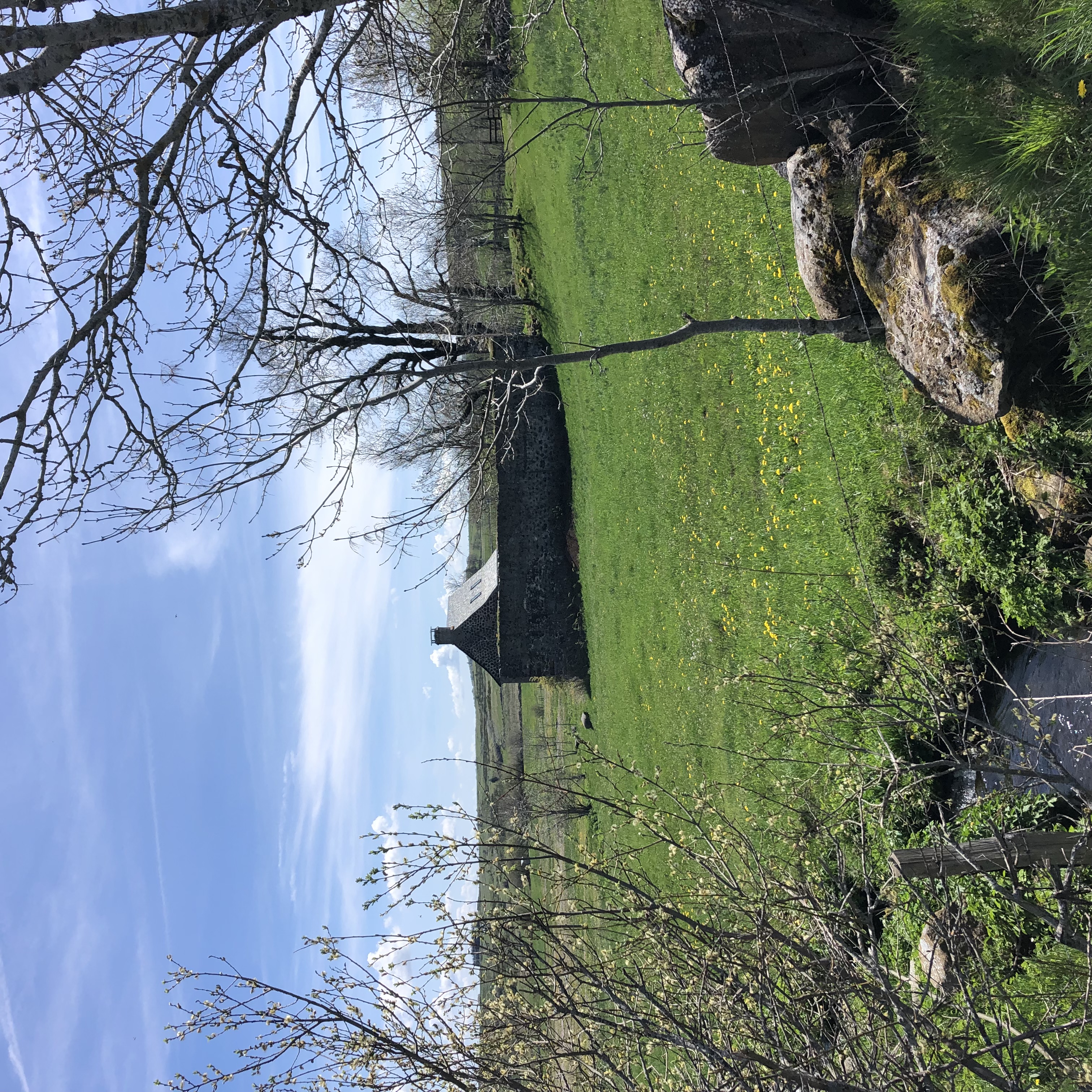 prairie et corps de ferme Aubrac