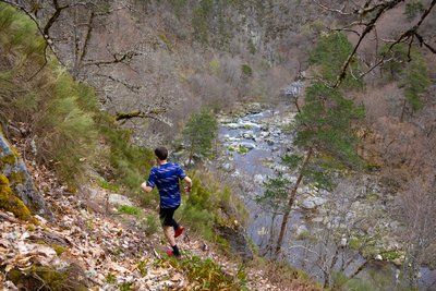 Sentier escarpé
