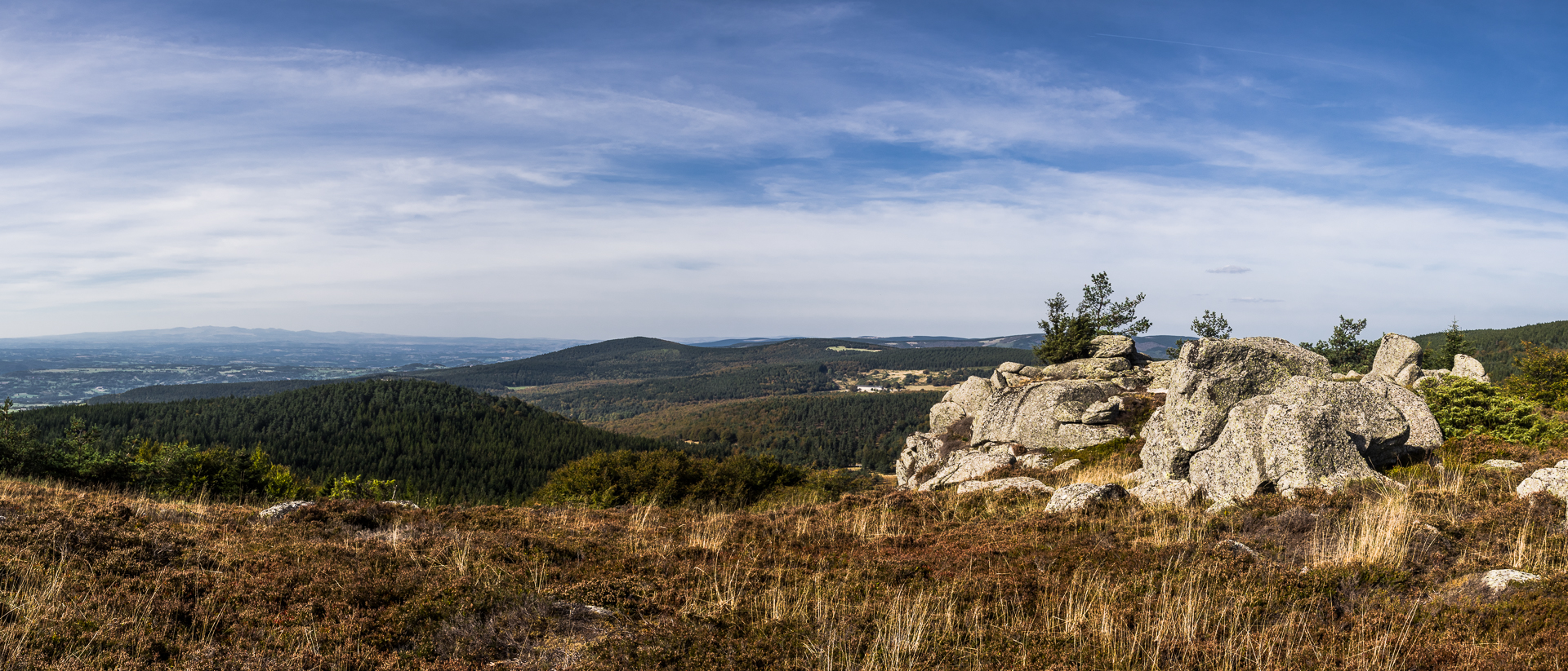 Le buron de Brassalière depuis le Truc du Chapelat