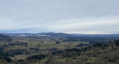 Vue sur les crêtes de la Margeride jusqu'au Truc de Fortunio